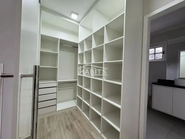 Imagem 2: Sobrado com 3 Dormitórios À Venda com 190M² no Bairro Mercês - Curitiba / Pr