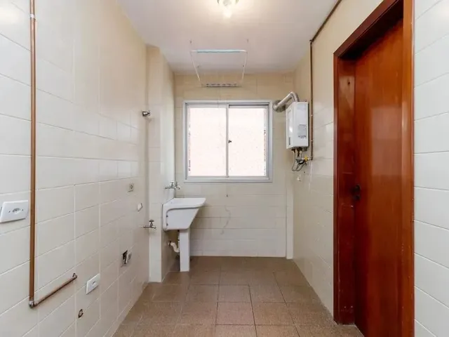 Imagem 9: Apartamento com 3 Quartos para Alugar por R$ 4000.00, 181.94 M2 - Batel - Curitiba/Pr