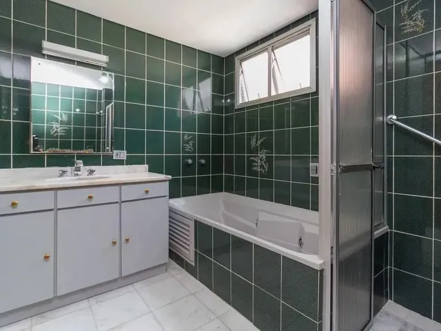 Imagem 4: Apartamento com 3 Quartos para Alugar por R$ 4000.00, 181.94 M2 - Batel - Curitiba/Pr