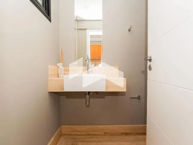 Imagem 7: Cobertura para Locação no Cabral, com 3 Suítes e 4 Vagas - Área Externa com Piscina