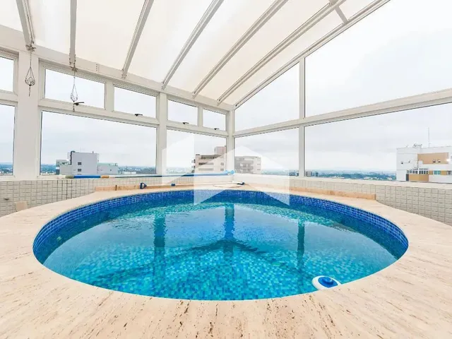 Imagem 13: Cobertura para Locação no Cabral, com 3 Suítes e 4 Vagas - Área Externa com Piscina