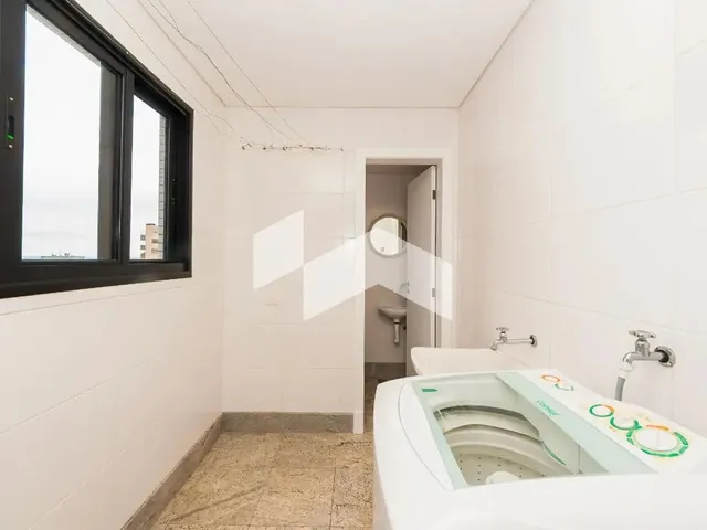 Imagem 15: Cobertura para Locação no Cabral, com 3 Suítes e 4 Vagas - Área Externa com Piscina