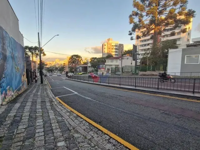 Imagem 6: Excelente Casa Comercial no São Francisco Ideal para Escritórios e Clínicas