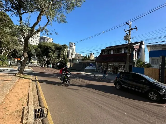 Imagem 9: Imóvel para Aluguel e Venda Tem 289 Metros Quadrados com 5 Quartos em Mercês - Curitiba