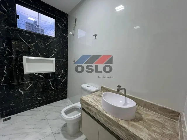 Imagem 5: Casa com 03 Suites Plenas, Piscina, Armarios, Garagem Coberta na Vila Rosa, Proximo Ao Jar