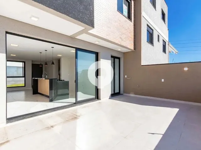 Imagem: Sobrado Triplex Novo com 3 Suítes no Pinheirinho