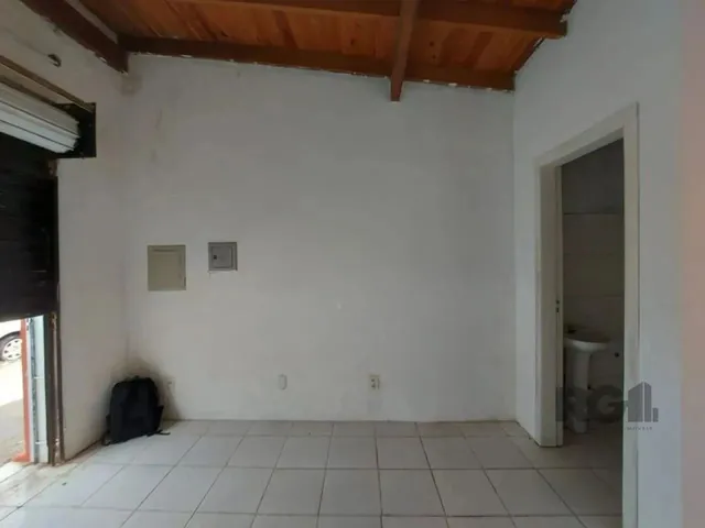 Imagem 1: Ponto Comercial/Loja para Alugar no Bairro Azenha com 30M² de Área Útil Disponíveis
