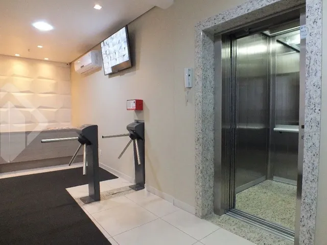 Imagem 11: Sala Ampla com Lavabo e Vista Predio com Elevador