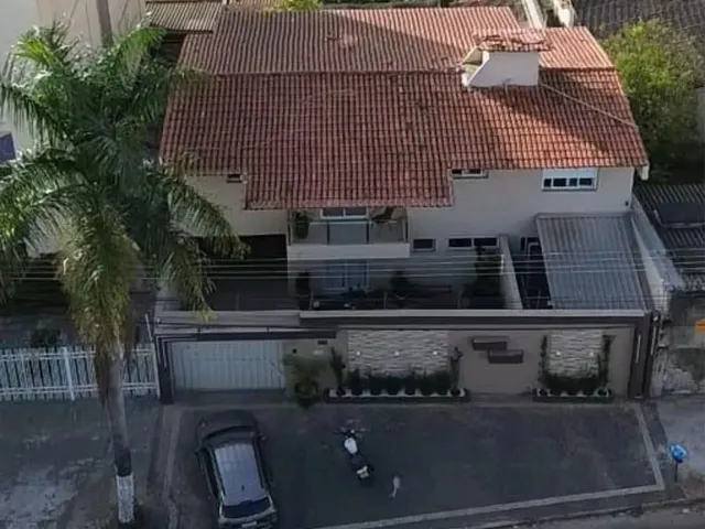 Imagem: Lindo Sobrado, Lote Inteiro com Energia