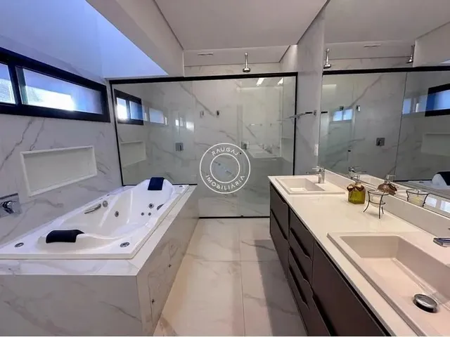 Imagem 8: Sobrado com Três Suites e Escritório Ref: -30