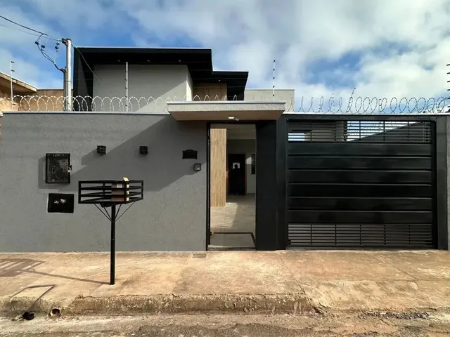Imagem: Casa Á Venda com 3 Quartos Sendo 1 Suíte