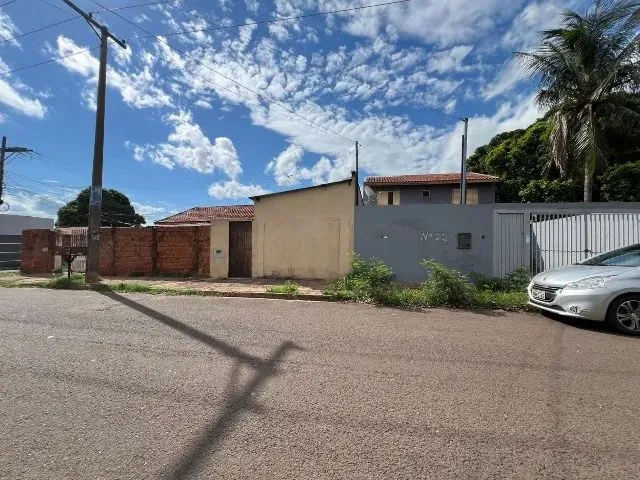 Imagem 1: Imóveis, com Uma Casa, Um Sobrado e Uma Kitnet