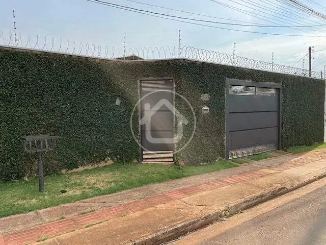 Imagem: Casa com Terreno Grande no Alto São Francisco