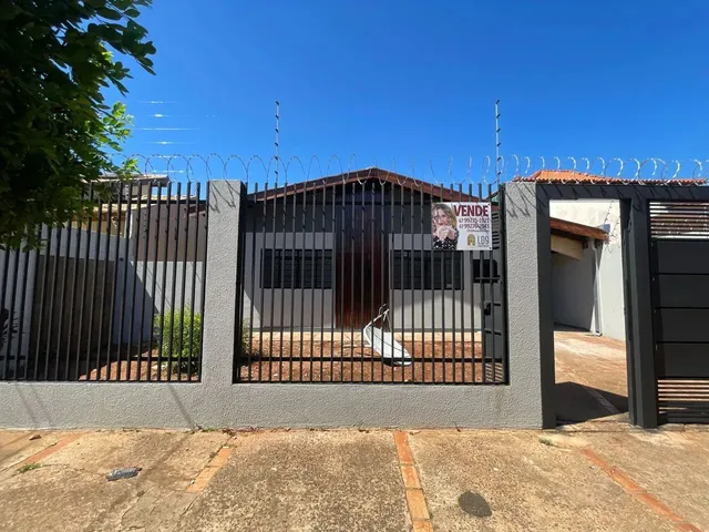 Imagem 1: Casa Ampla À Venda 4 Dormitórios / 2 Suítes 420M² de Terreno