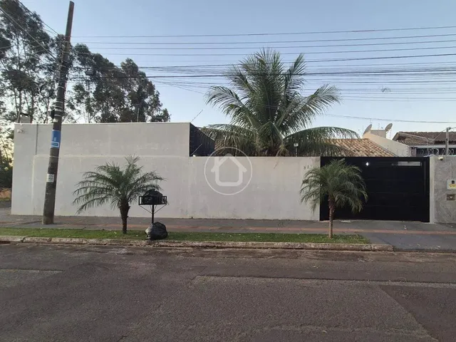 Imagem: Casa de Esquina com Energia Solar