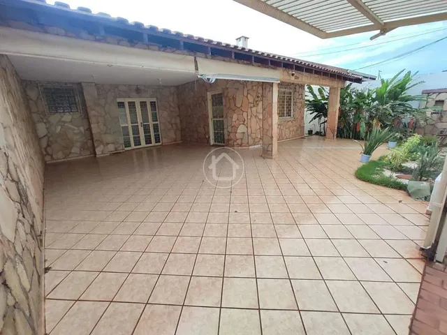 Imagem: Casa Terrea com Mezanino, 05 Quartos e Piscina