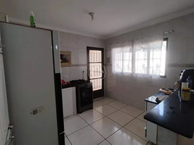 Imagem 2: Casa com 3 Dormitorios e Piscina