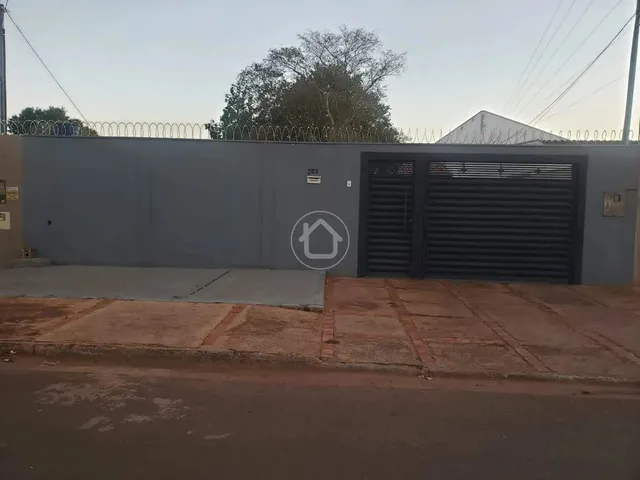 Imagem: Casa com 3 Quartos e Boa Sobra de Terreno