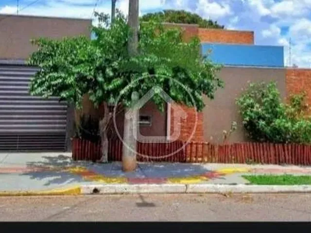 Imagem: Ampla Casa Térrea com 2 Quartos e Piscina