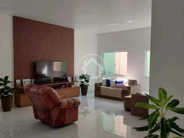 Imagem 11: Sobrado com Piscina e Garagem Ampla