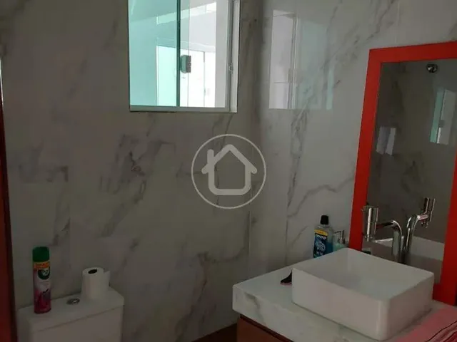 Imagem 12: Sobrado com Piscina e Garagem Ampla