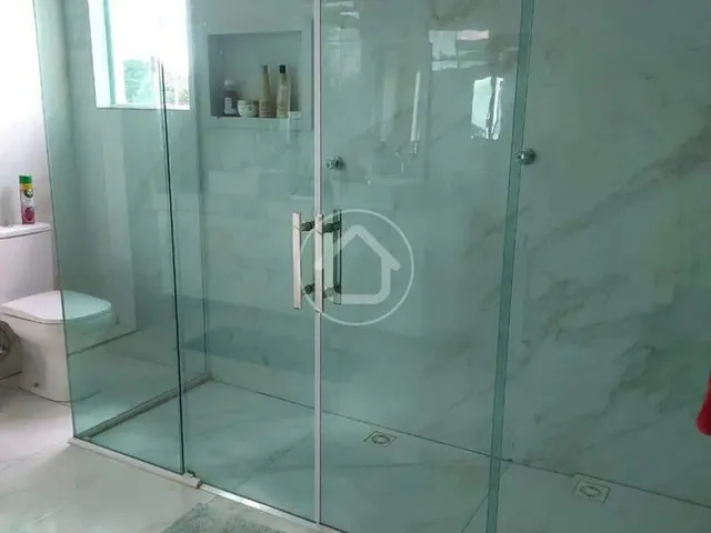 Imagem 16: Sobrado com Piscina e Garagem Ampla