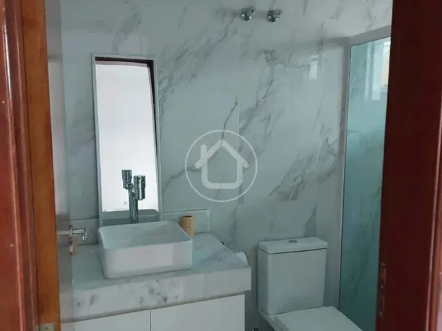 Imagem 3: Sobrado com Piscina e Garagem Ampla