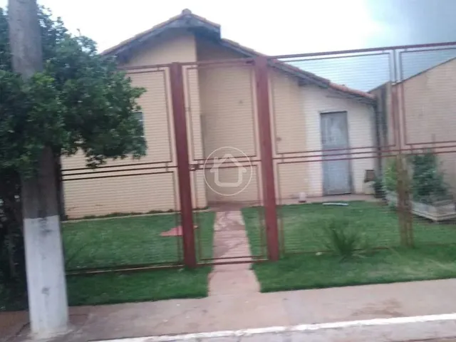 Imagem: Casa com Amplo Terreno Livre