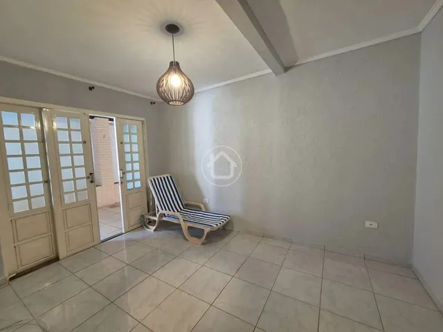 Imagem 2: Casa com 3 Dormitorios e Piscina