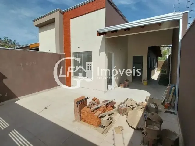 Imagem 2: Casa com Dois Quartos Mais Uma Suite