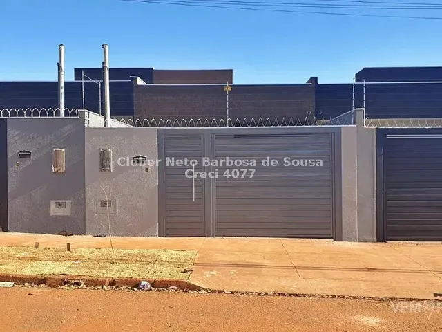 Imagem: A casa possui 2 Dormitórios, 1 Banheiro, 1 Vaga na