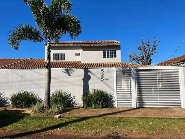 Imagem: A casa possui 2 Dormitórios, 1 Banheiro, 3 Vagas na