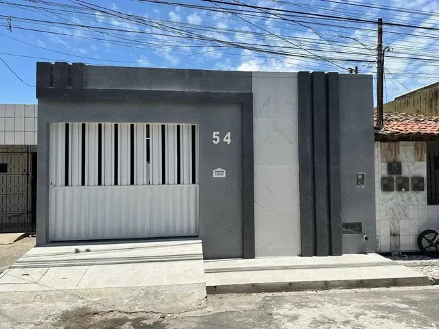 Imagem: A casa possui 4 Dormitórios, 1 Suíte, 2 Banheiros, 158m²