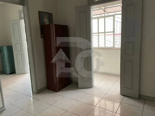 Imagem 2: Casa Localizada no Bairro Santo Antônio com 5 Quartos, 2 Banheiros e Garagem - 448M²