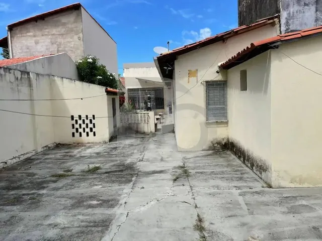 Imagem 5: Casa Localizada no Bairro Santo Antônio com 5 Quartos, 2 Banheiros e Garagem - 448M²
