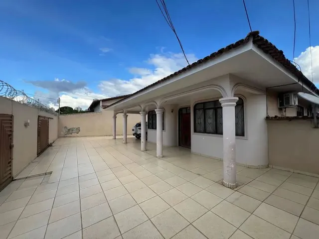 Imagem: Casa no Setor Bueno com 3 Quartos Sendo