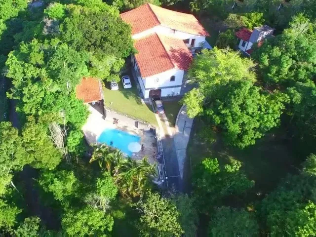 Imagem: A fazenda possui 4 Dormitórios, 3 Suítes, 500m² de Área