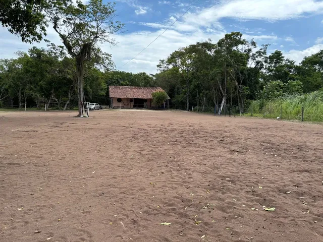Imagem 3: Sítio com Pista e Baias para Cavalos
