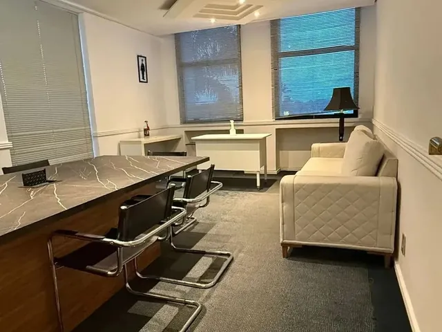 Imagem: O depósito possui 2 Banheiros, 2 Vagas na garagem, 88m²