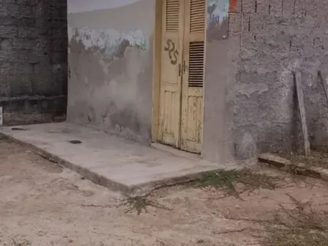 Imagem 2: Casa com 5 Cômodo e Terreno para Construir Deck Ainda Se Preferir