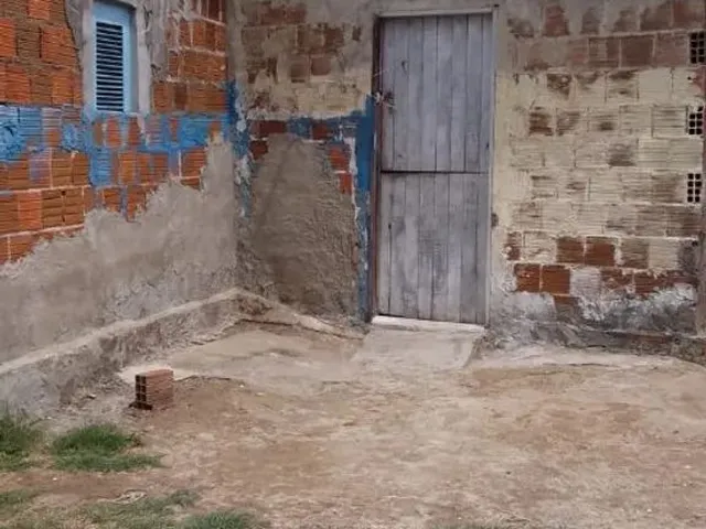 Imagem 4: Casa com 5 Cômodo e Terreno para Construir Deck Ainda Se Preferir