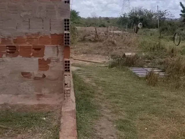 Imagem 8: Casa com 5 Cômodo e Terreno para Construir Deck Ainda Se Preferir