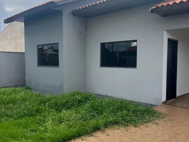 Imagem: A casa possui 2 Dormitórios, 1 Banheiro, 2 Vagas na