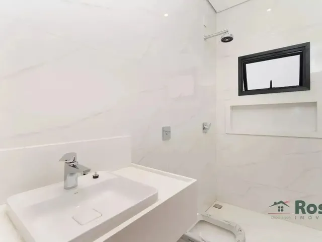 Imagem 2: Casa À Venda Recém Construida com 4 Suíte(S), Escritório, Cozinha Gourmet e Piscina