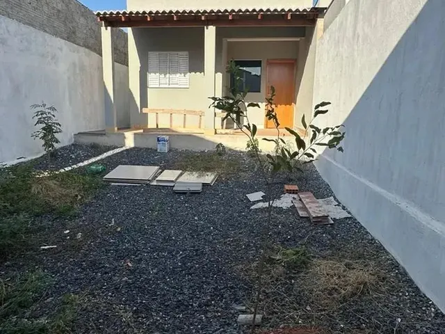 Imagem: A casa possui 3 Dormitórios, 1 Suíte, 2 Banheiros, 2