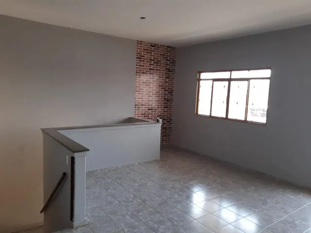 Imagem: A casa possui 5 Dormitórios, 2 Suítes, 5 Banheiros, 4 Vagas