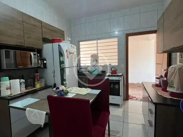 Imagem 2: Casa - R$ 190.000,00 - Sendo 2 Quartos com Quintal e Garagem Coberta - Bairro Canelas