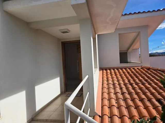 Imagem: Casa de Alto Padrão À Venda no Bairro