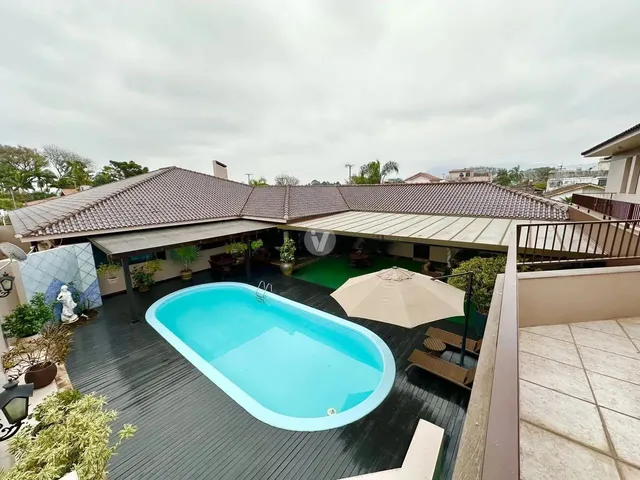 Imagem 1: Conforto e Espaço! Casa de 6 Dormitórios com Espaço Gourmet e Piscina, Localizad