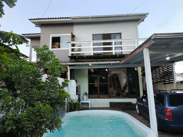 Imagem: A casa possui 3 Dormitórios, 1 Suíte, 2 Banheiros,